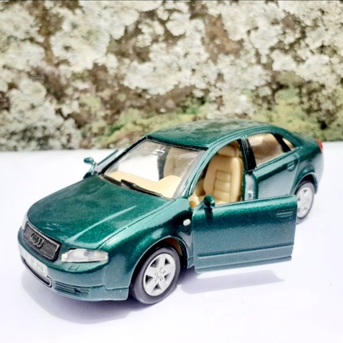 Diecast Audi A4 Sedan 1:38 Loose Miniatur Mainan Pajangan