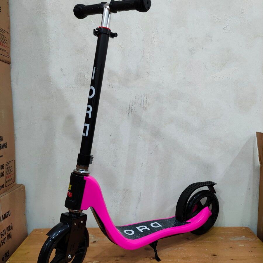 Skuter atau Otoped anak ada standar kecil tengah buat anak 5 tahun ke atas