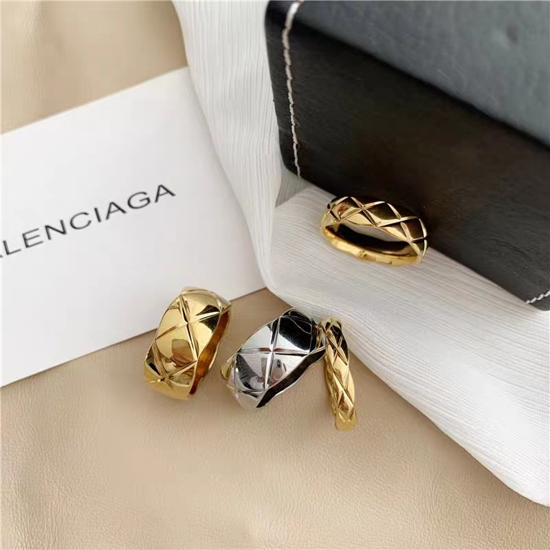 (Titanium Steel Color Preservation) Cincin Pasangan Sederhana Emas 18K Vintage Prancis