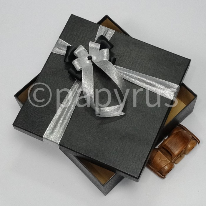 

PAPYRUS 30x30 tinggi 10cm Kotak Kado Gift Box Hadiah - Slide Foto 1