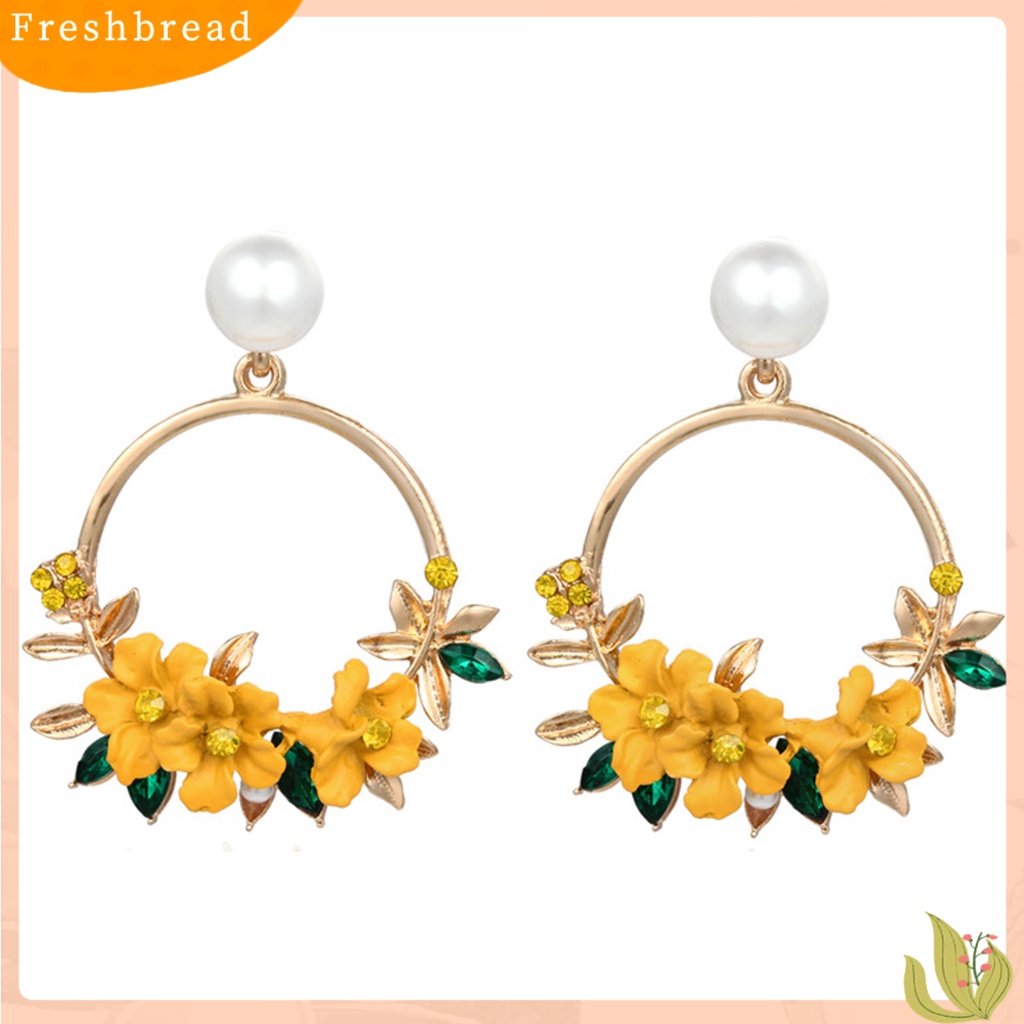 &lt; Freshbread &gt; 1pasang Drop Earrings Bulat Lingkaran Temperamen Berlian Imitasi Mengkilap Hias Mutiara Imitasi Hias Hadiah Wanita Lucu Bunga Liontin Stud Earrings Perhiasan Untuk Pakaian Sehari-Hari