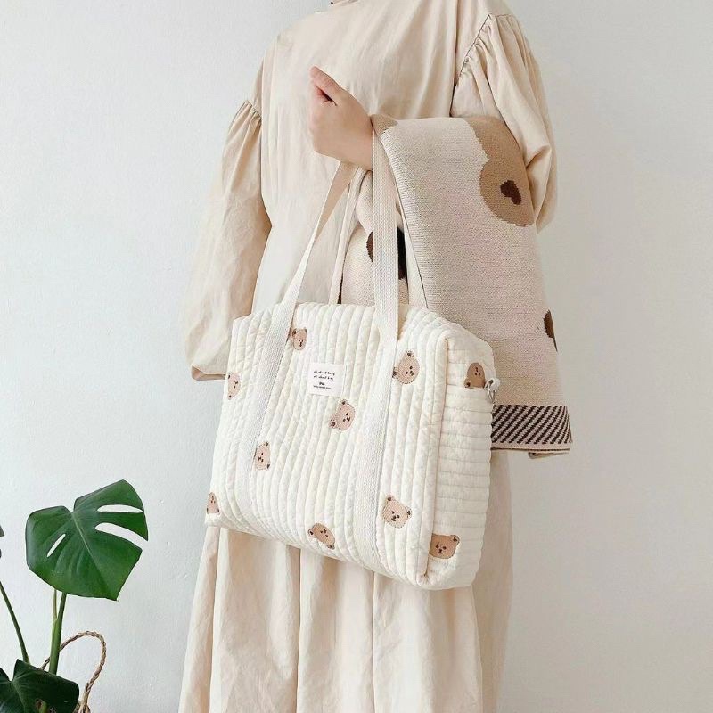 DIAPER BAG KOREAN LOOK / SHOULDERBAG MOTIF TEDDY BEAR LUCU / TAS PERLENGKAPAN BAYI / KADO LAHIRAN / NEWBORN GIFT IMPORT / TAS GANTUNG STROLER / PREMIUM COTTON STROLLER POUCH BAG / TAS HANDBAG WANITA KOREA STYLE/TAS DIAPER BAYI TOTEBAG BORDIR MEDIUM SIZE