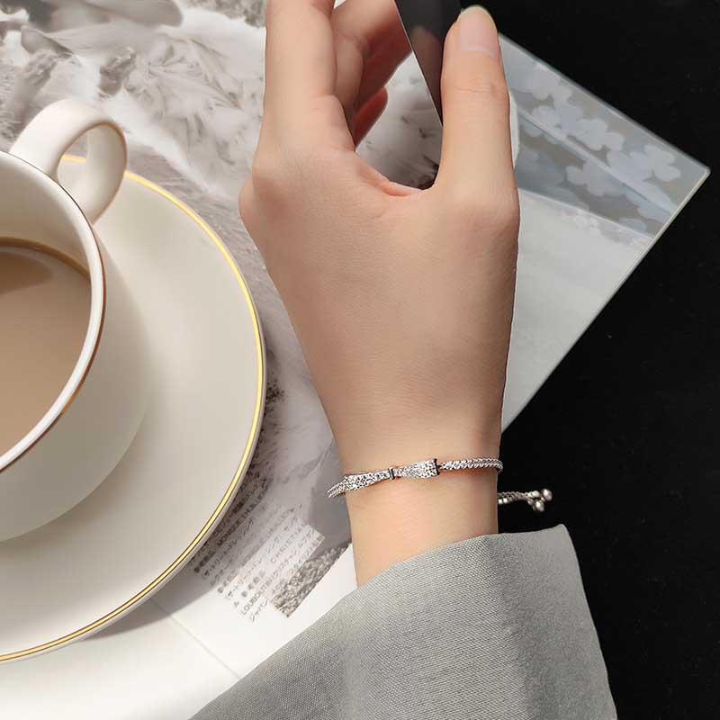 Gaya Korea Mewah Berlian Kristal Ikatan Simpul Perak Baja Titanium Wanita Fashion Perhiasan Gelang Bangles