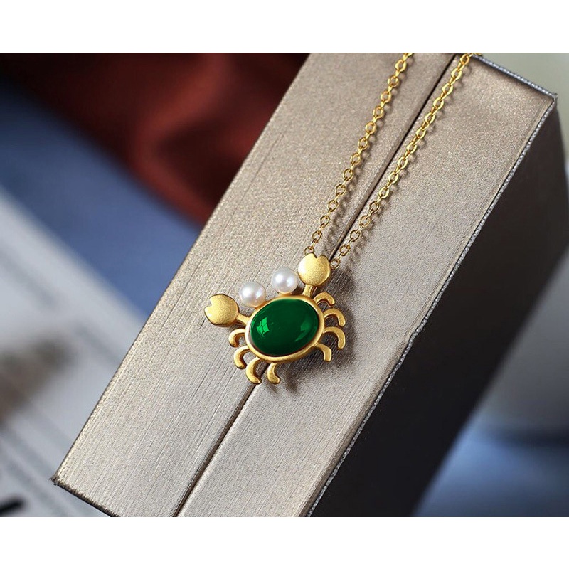 Goldkingdom Aksesoris Perhiasan Fashion Ready Stock Kerajinan Emas Tua Kepiting Kecil Kalung Giok Putih chrysoprase crab pendant pearl