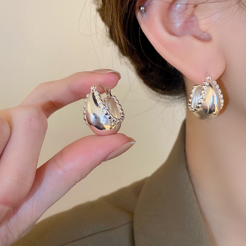 Anting Bulat Logam Desain Versi Korea Gaya Baru Gaya Keren Anting Unik Wanita