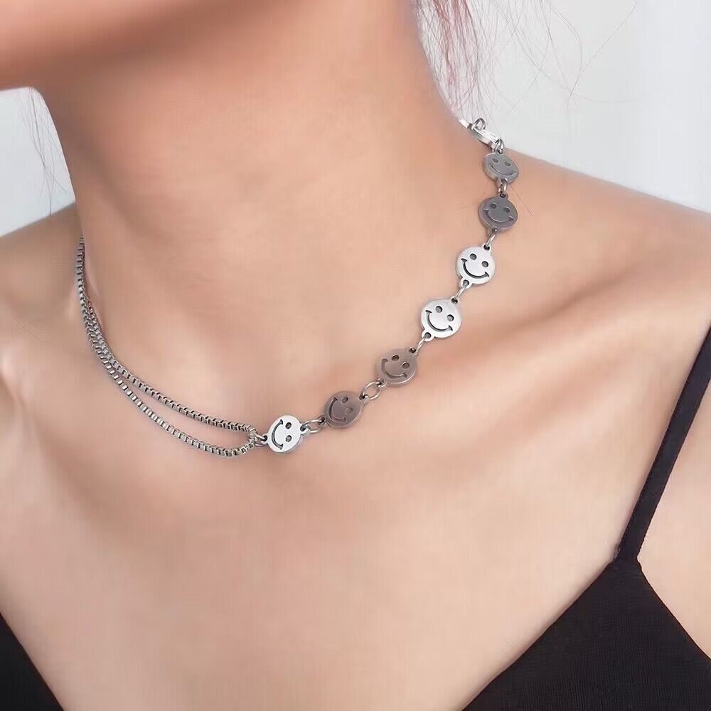 Fashion Hip Hop Smiley Face Jahitan Kalung Baja Titanium