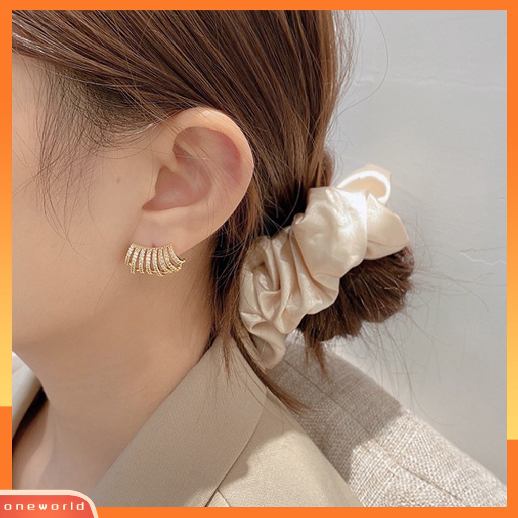 [WOD] 1pasang Lady Earrings Golden Berongga Keluar Berkilau Berlian Imitasi Bertatahkan Wanita Earrings Aksesori Perempuan