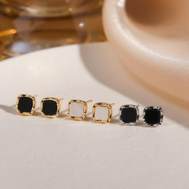 Anting mini Persegi Hitam Dengan Lubang Telinga Untuk Tidur Tidak Perlu Mengeluarkan Anting Kecil Dan Elegan Anting high-end Gaya Baru