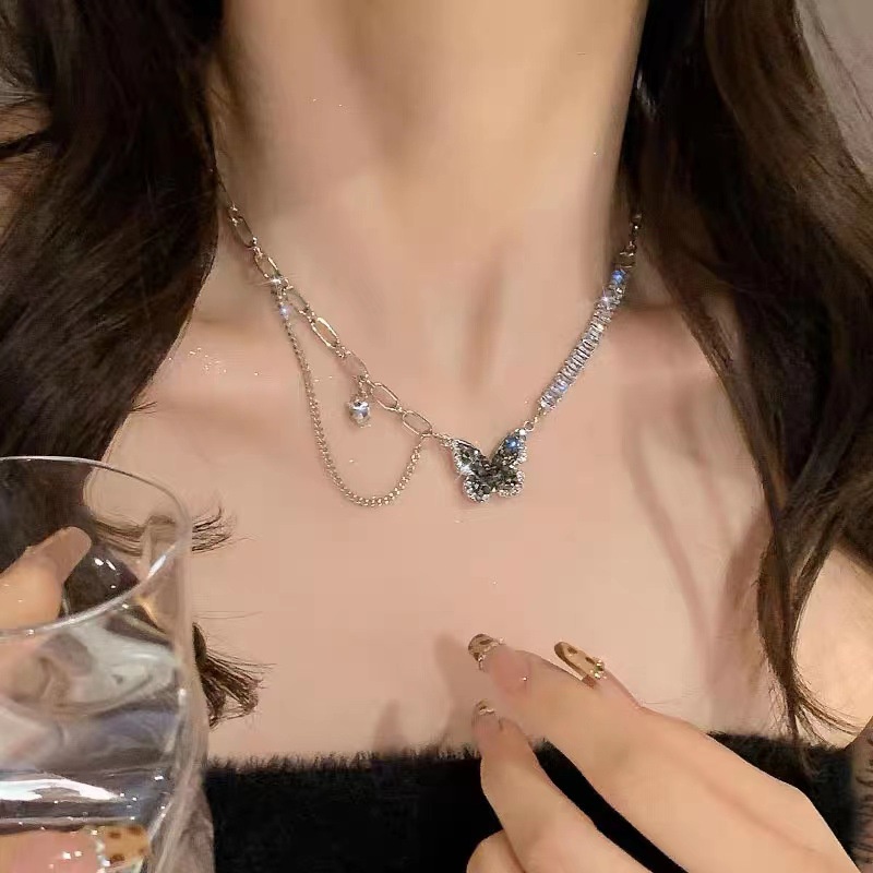 Kalung Kupu-Kupu Zirkon Hitam Desain Niche Perempuan Rantai Klavikula Gaya Mewah Ringan