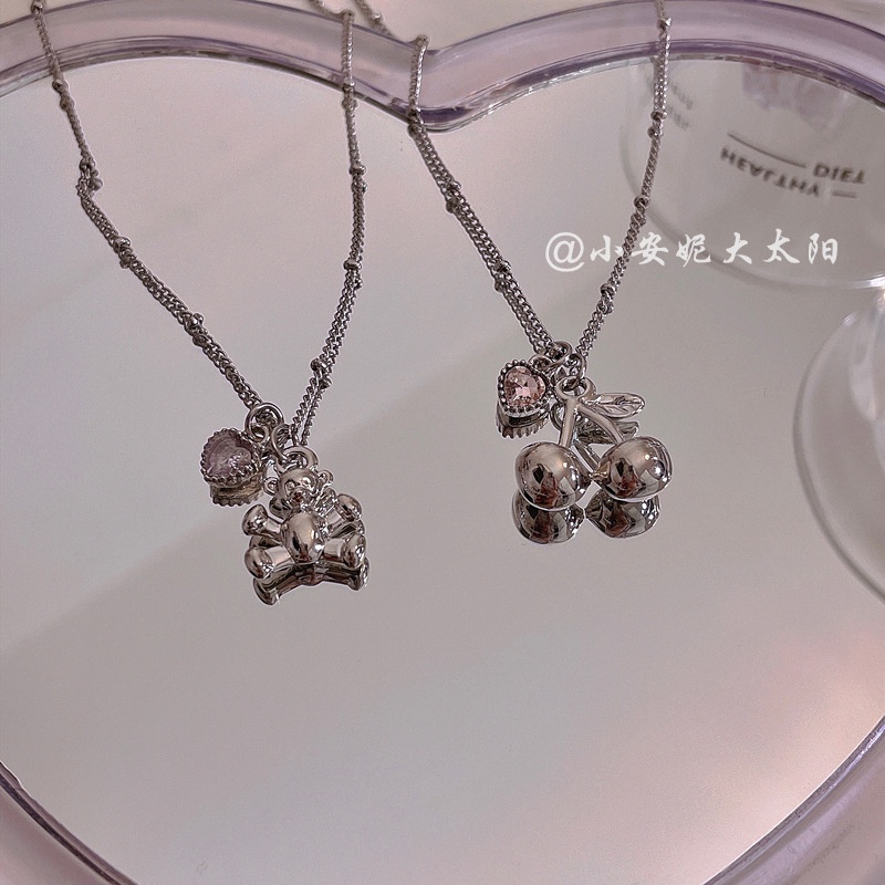 Kalung Liontin Cinta Cherry Bertabur Berlian Jepang Korea Keren Fengsen Retro Necklace Influencer Rantai Klavikula Unik Necklace