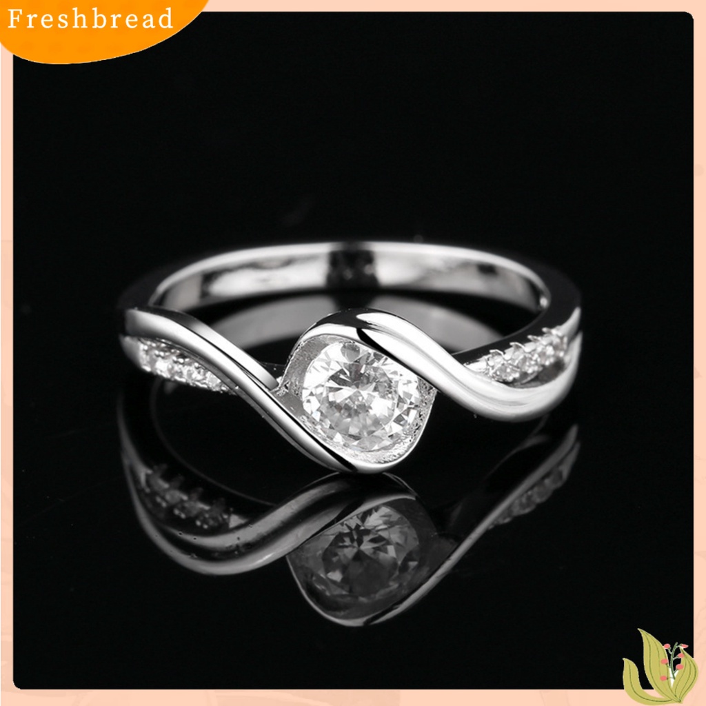 &lt; Freshbread &gt; Cincin Desain Geometri Indah Jari Band Wanita Berlian Imitasi Hias Perhiasan Hadiah Untuk Pesta