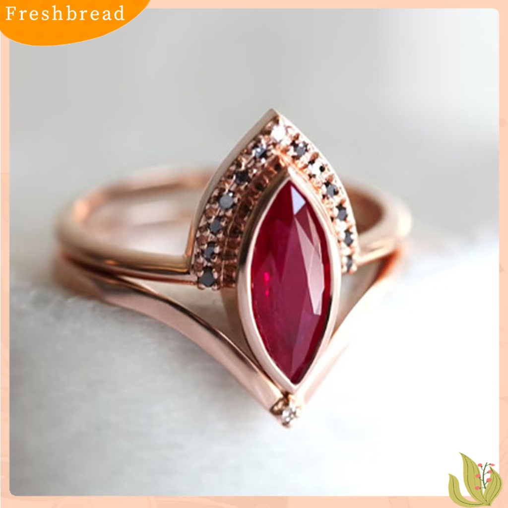 &lt; Freshbread &gt; 2Pcs/Set Berlian Imitasi Retro Couple Rings Alloy Red Prismatic Faux Crystal Finger Rings Charm Jewelry