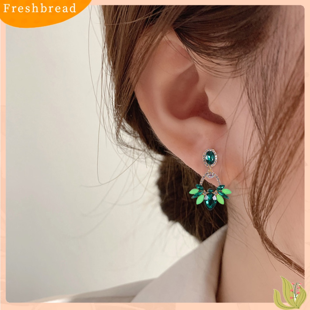 &lt; Freshbread &gt; 1pasang Anting Menjuntai Anti Alergi Hias Bentuk Daun Glittery Elegan Anting Tetesan Air Untuk Perjamuan