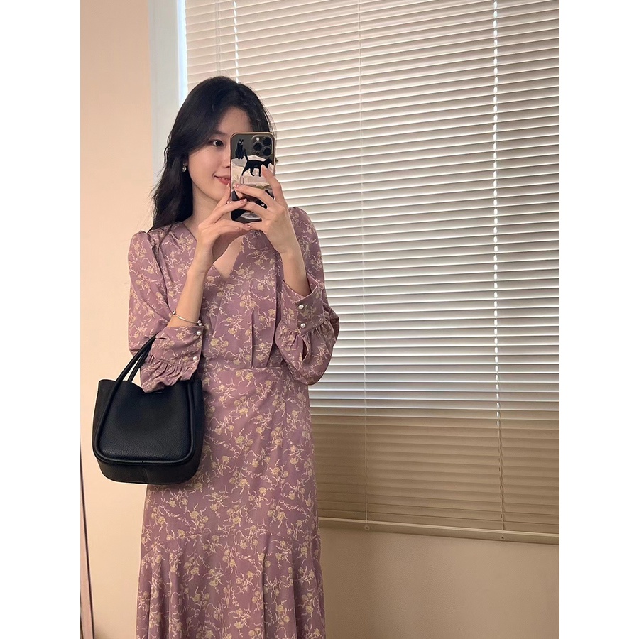 Gaun Korea panjang senior yang melangsingkan pinggang dengan motif bunga yang ramah hijab