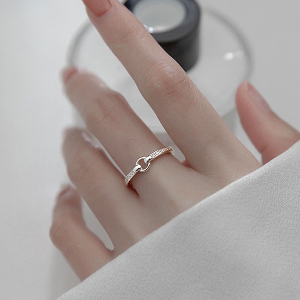 Geometris Lingkaran Berlian Melingkar Cincin Gadis Niche High-end Cahaya Desain Mewah Fashion Terbuka Cincin Wanita Tidak Luntur Perhiasan Gadis Seksi