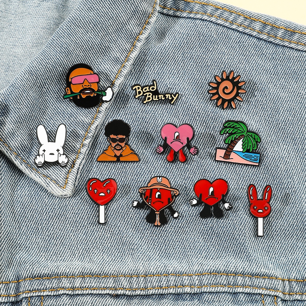 Lucu Bad Bunny Bros Merah Hati Rapper Bad Rabbit Enamel Pin Pakaian Ransel Pin Kartun Perhiasan Aksesoris Hadiah Untuk Anak-Anak