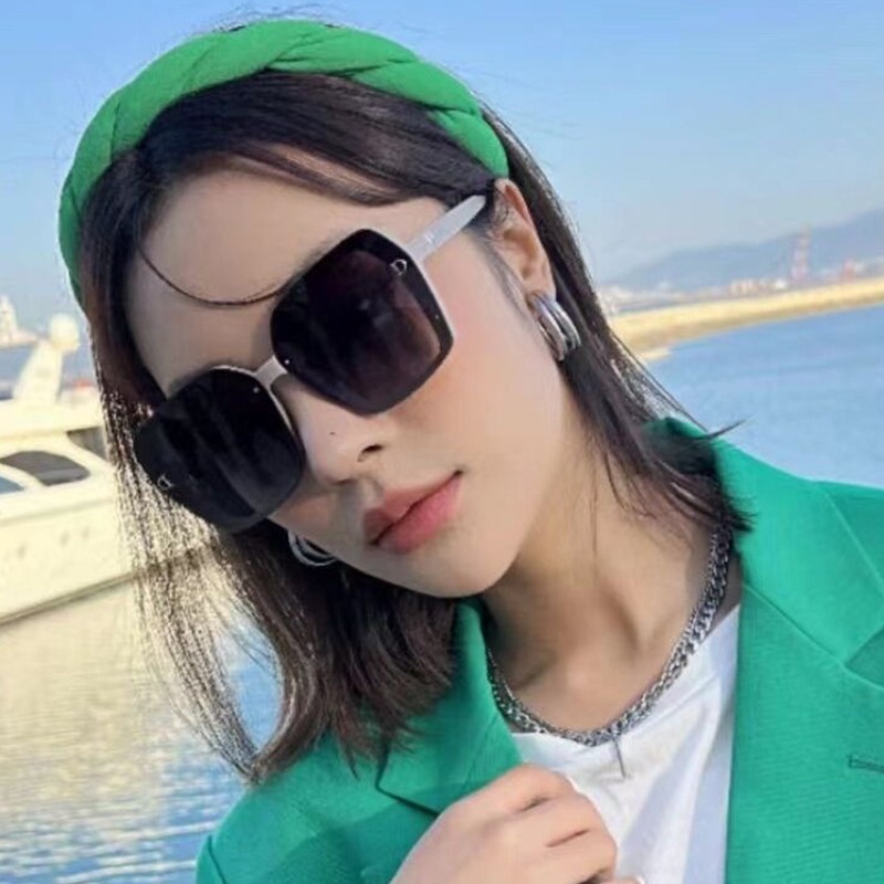 (YUZHU) Fashion D Oversized Frame Sunglasses Untuk Wanita Mode Baru Bingkai Persegi Kacamata Perlindungan UV