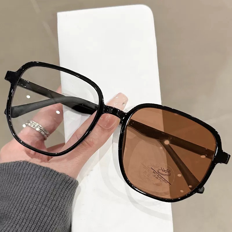 Roselife Unisex Fashion Square Photochromic Sunglasses Untuk Wanita Pria Trendy Kacamata Anti Radiasi Aesthetic Cowok Shades Fashion Anti Blue Ray Eyewear