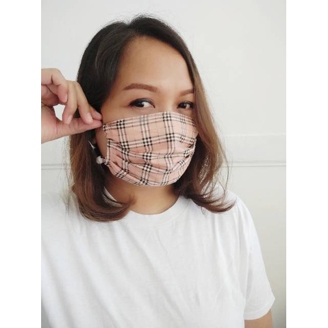 Masker kain motif random 2 lapis/tagan  pertama