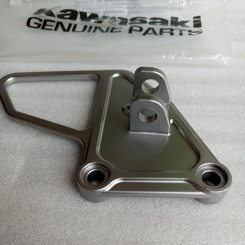 Step depan kiri ninja r original paha step depan kiri ninja r s ss  foostep depan ninja 150 besi ste