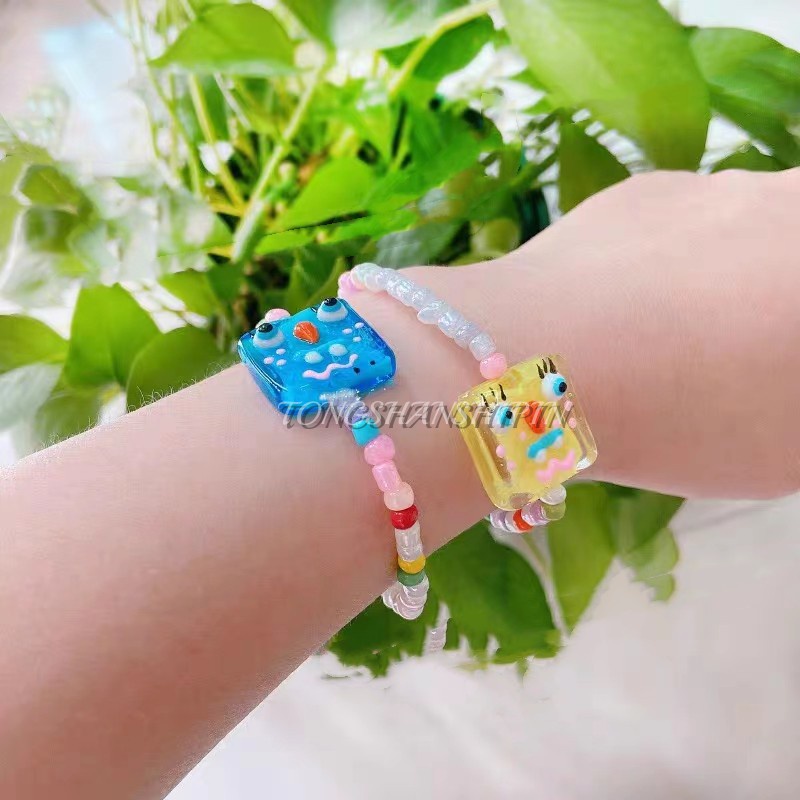 Kartun Monster Kecil Warna-Warni Gelang Manik-Manik Perempuan Korea ns Kecil Segar Manis Temperamen Gelang Pacar Pasangan Gelang