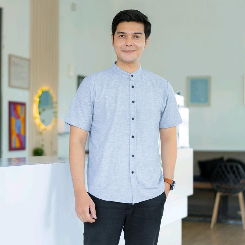 Kemeja Pria Lengan Pendek Kerah Sanghai Casual Polos Slimfit Size M - XXL