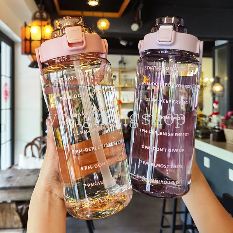 2000ml Botol Air Kapasitas Besar Dengan Skala Waktu Luar Ruangan Portabel Cangkir Minum Olahraga Botol Air Dengan Sedotan Lucu Warna Gradien Kebugaran Cangkir