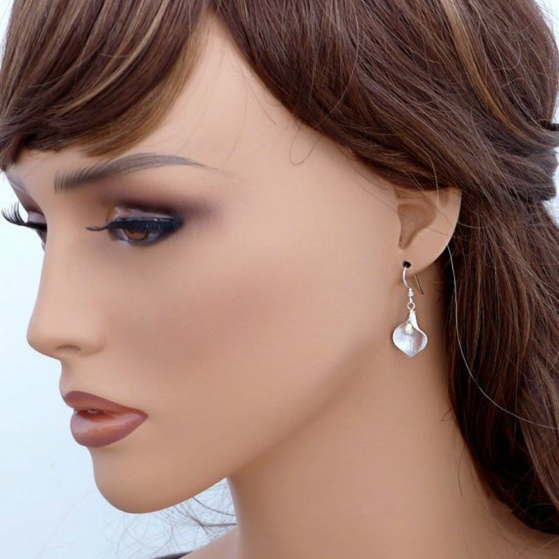 [FRA] Anting Mutiara Bunga fashion Eropa Dan Amerika Serikat fashion calla lily earrings