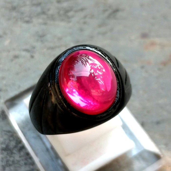 Cincin Hitam Batu Mulia Merah Delima Crystal