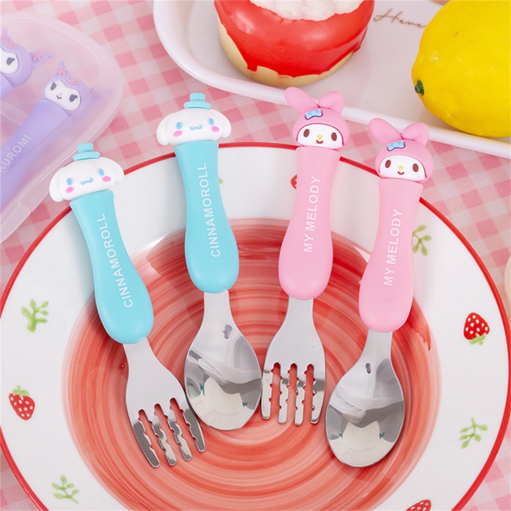 ღ Sanrio Stainless Steel Peralatan Makan Kulomi Hello Kitty Sendok Garpu Set Dua Potong Pemodelan Kecil Putih Silikon Pegangan Halus untuk Hadiah Aksesoris Dapur