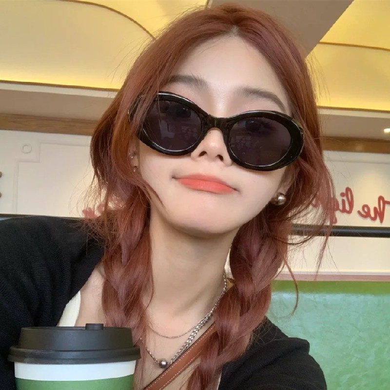 Papaozhu Chic Emas Triumphal Arch Oval Kacamata Hitam Untuk Wanita Perempuan Gaya Shades Fashion Liburan Kacamata UV400 Perlindungan Sunnies Eyeglasses