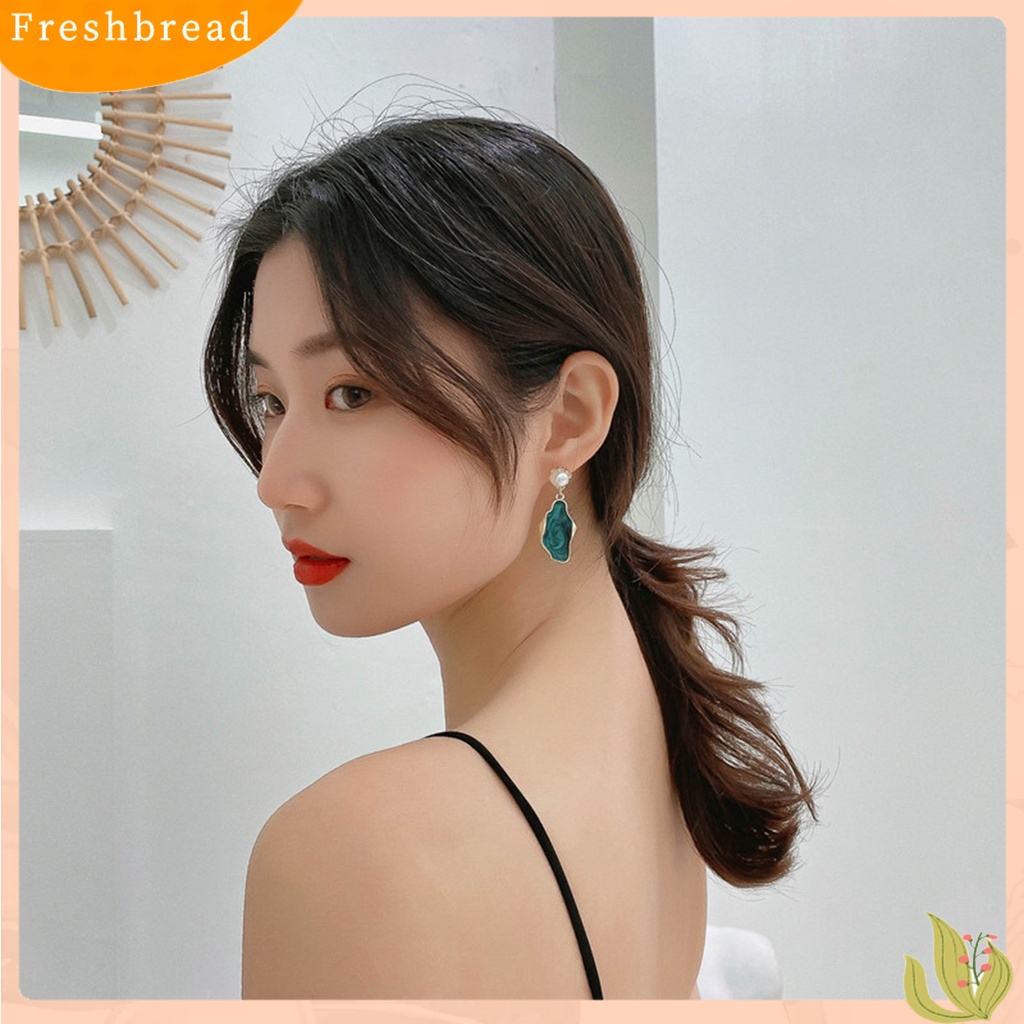 &lt; Freshbread &gt; 1pasang Anting Menjuntai Geometris Liontin Perhiasan Mutiara Imitasi Tidak Teratur Dicat Ringan Anting Tusuk Untuk Pacaran