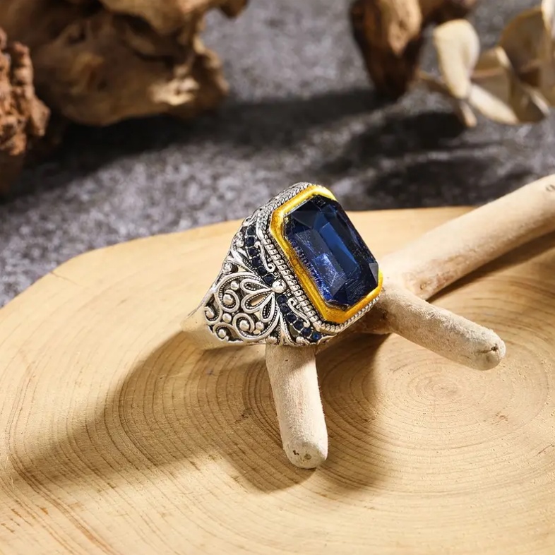 Cincin Bahan Titanium Steel Warna Silver Hias Batu Zircon Biru Gaya Vintagepunk Untuk Pria