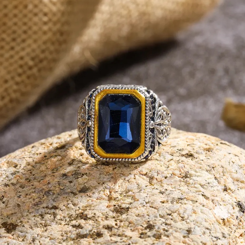 Cincin Bahan Titanium Steel Warna Silver Hias Batu Zircon Biru Gaya Vintagepunk Untuk Pria