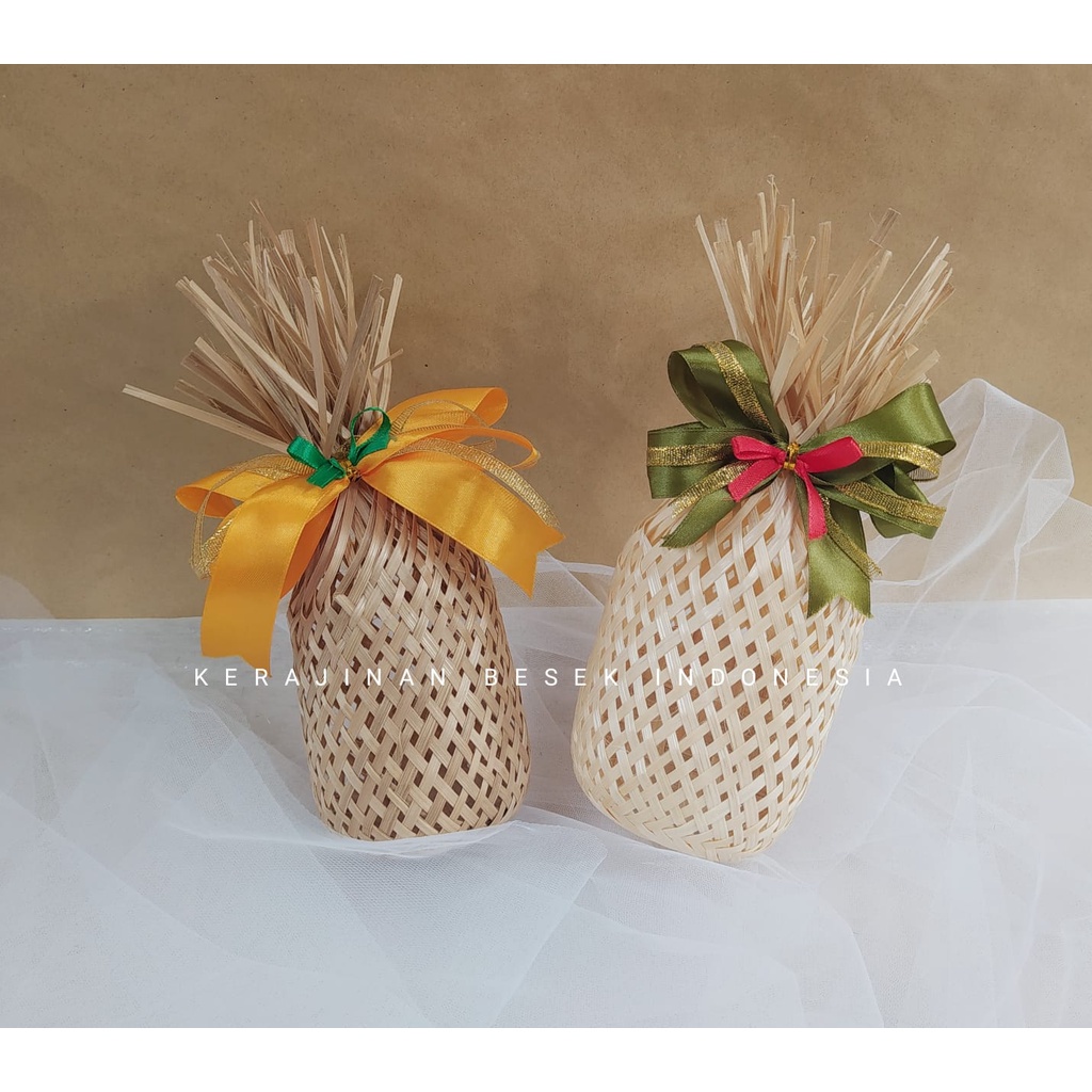 

KRONGSO NATURAL DAN BLICING 9cm x 22cm nanas Besek ikat Besek pita Besek murah Kerajinan bambu murah Packaging toples kue kering Hampers natal Hampers lebaran