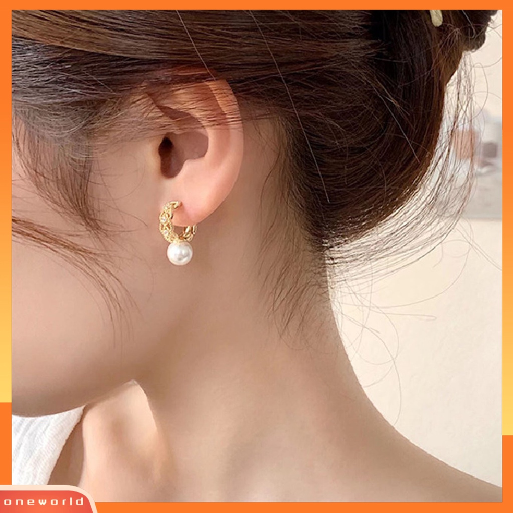 [WOD] 1pasang Anting Hoop Bersinar Mutiara Imitasi Temperamen Elegan Geometris Hias Hadiah Wanita Berongga Keluar Anting Lingkaran Perhiasan Fashion Untuk Perjamuan