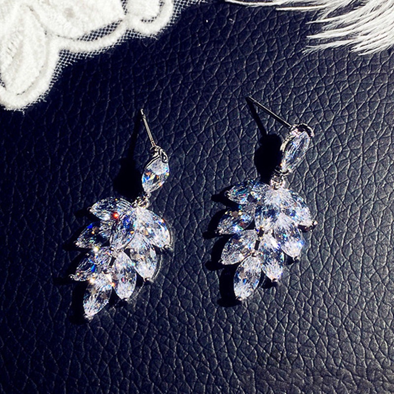 Fashion Baru Briliant Cubic Zirconia Wanita Anting Daun Berbentuk Gadis Segar Anting Telinga Aesthetic Perhiasan Pernikahan Mewah