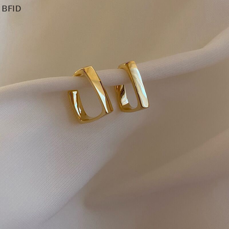 [BFID] Baru Fashion Wanita Stainless Steel Glossy Stud Earrings Temperamen Wanita Anting Persegi Pesta Ulang Tahun Hadiah Perhiasan [ID]