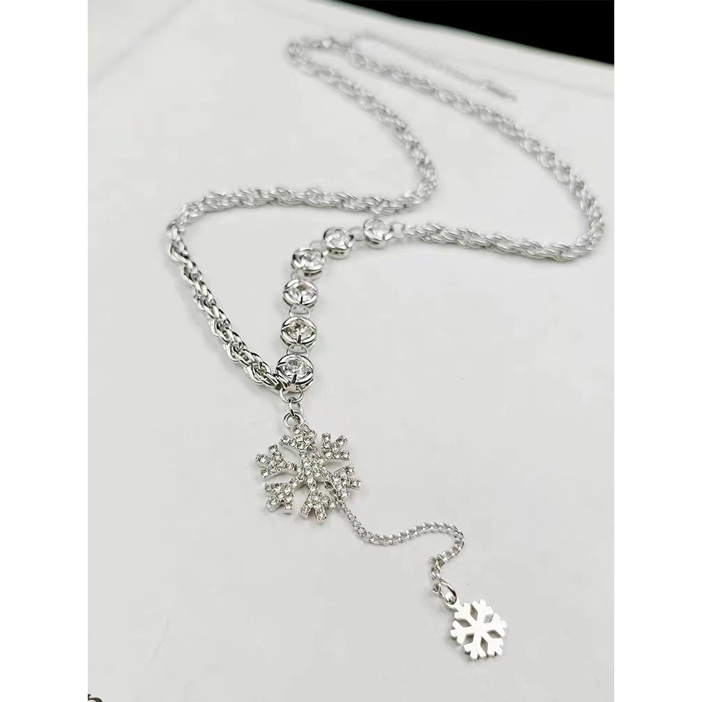 Kalung Rumbai Snowflake Baja Titanium Rantai Sweater Desain Niche Mewah Ringan High-End Perasaan Musim Gugur W