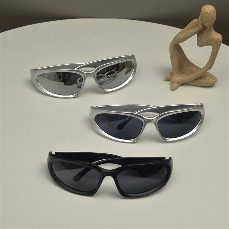 Magic789 Cool Grey Lens Silver Cat Eye Frame Sports Sunglasses Untuk Wanita Pria Trendi Outdoor UV Blocking Eyeglasses Punk Driving Sun Glasses Everyday Eyewear