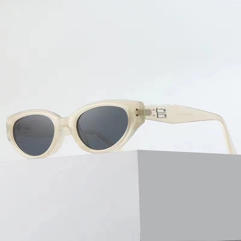 (YUZHU) Korea Fashion Beras Spike Tidak Teratur Mata Kucing Kacamata Hitam Vintage Fashion Bingkai Kecil Premium Sense Sunglasses