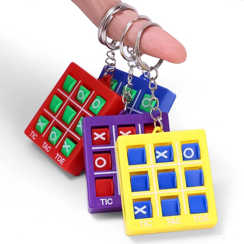 Random 1PC Puzzle game Catur Dekompresi xo rotating keychain chess game Dengan Gantungan Kunci Kearifan Anak Lingkaran Garpu Mainan Catur xo rotating game chess pendant Toy Key Rings