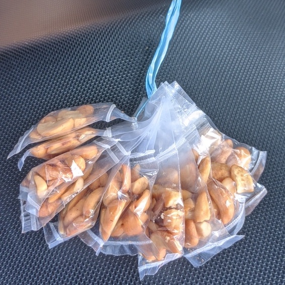 

kacang mete gurih untuk warung dan camilan