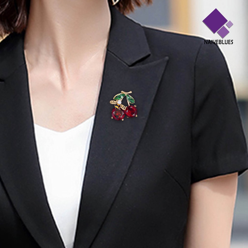 &lt; Naiveblues &gt; Bros Pin Cherry Leaf Rhinestones Elegan Tetes Mutiara Imitasi Lapel Pakaian Dekor