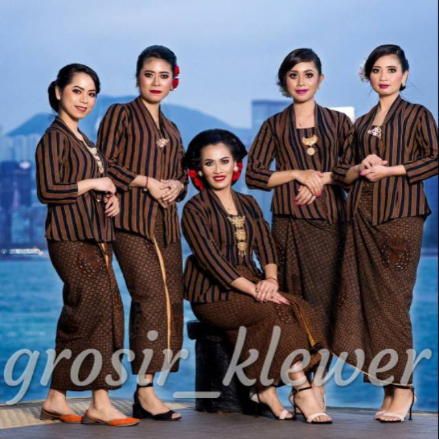 Lurik Setelan kebaya lurik //kebaya lurik //setelan kebaya lurik dan //surjan cewek