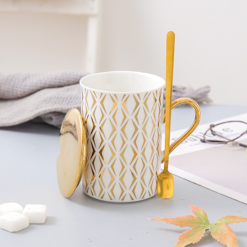 Gelas Minum Set Keramik Motif Triangle Dengan Tutup Dan Sendok Gold/ Ceramic Mug Set With Cup Lid Go