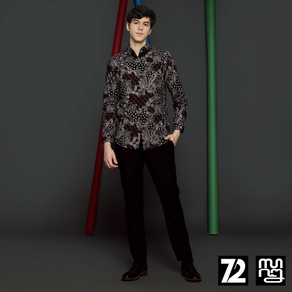 BAJU BATIK PRIA Kemeja Lengan Panjang Slimfit Premium Motif Burung Bintang Warna Hitam Coklat 723708 Cap 72IL - Baju Kemeja Atasan Pakaian Setelan Batik Pria Cowok Laki Laki Remaja Keluarga Kantor Lengan Panjang Modern Slimfit Slim Fit Premium Kekinian