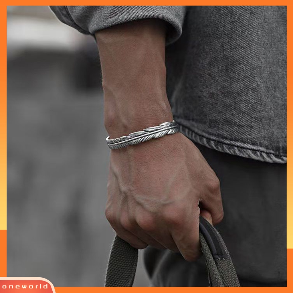 [ONE] Pembukaan Yang Dapat Disesuaikan Didesain Gelang Warna Perak Bulu Tidak Teratur Bangle Pria Gaya Retro Paduan Perhiasan Hadiah