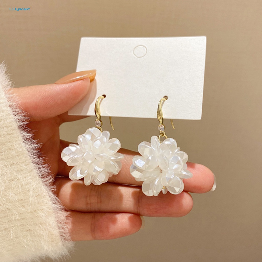 Lilyscent 1pasang Dainty Women Earrings Perhiasan Aksesoris Putih Mengkilap Bunga Menjuntai Anting Temperamen