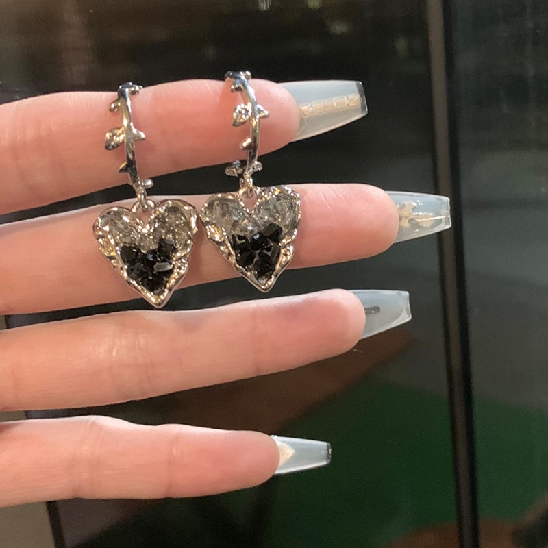 Aksesoris Anting Kristal Cinta Hitam Temperamen Kepribadian Retro